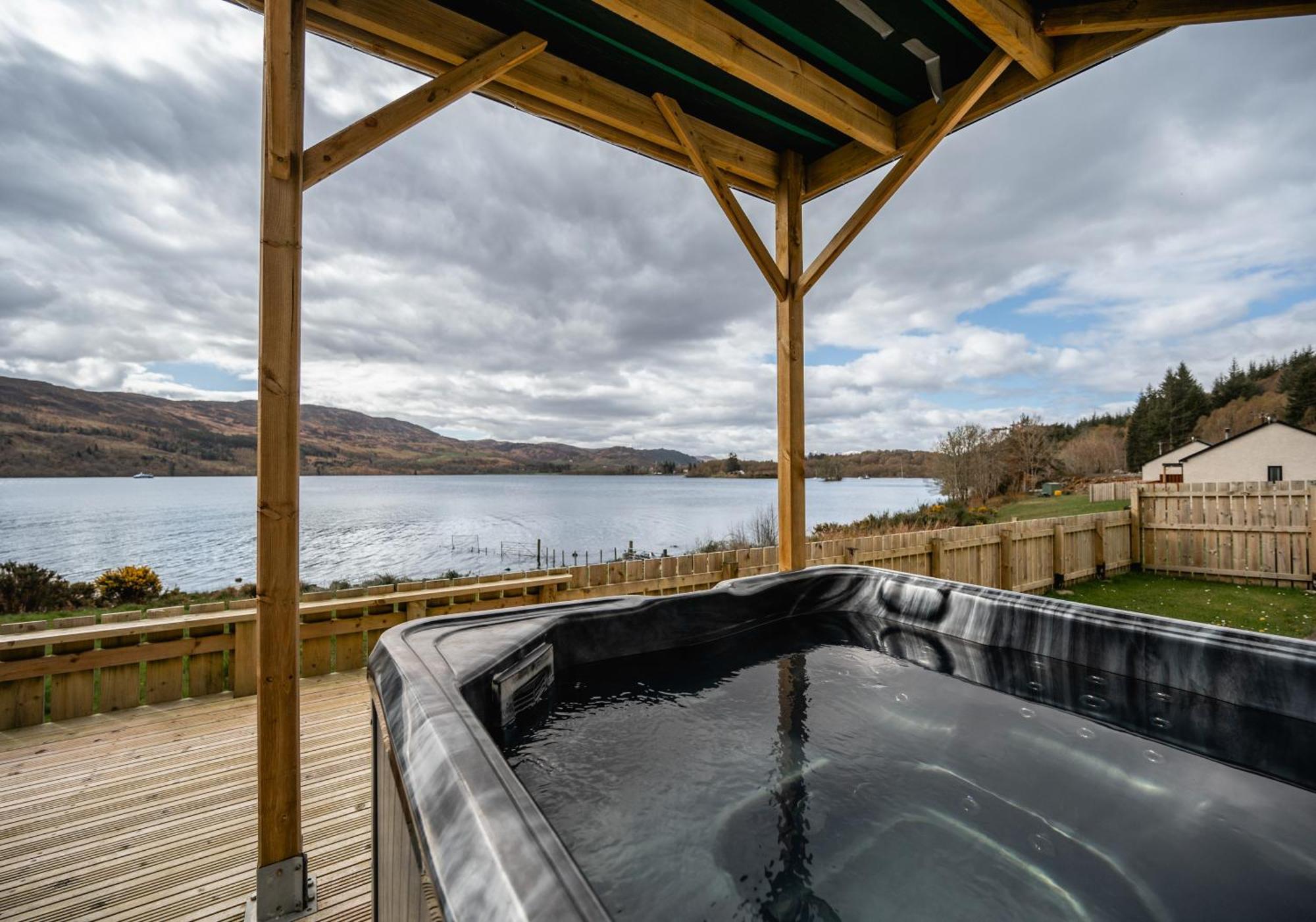 Loch Ness Cottage ฟอร์ตออกัสตัส ภายนอก รูปภาพ